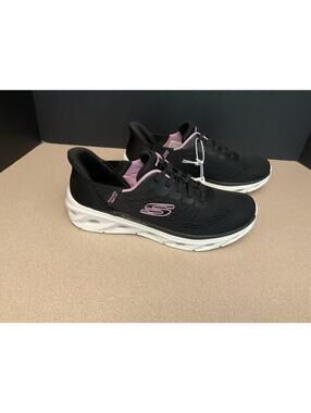 New! Womens Skechers Glide Step Hands Free Swift Fit Slip On Shoes. Size 8.5.